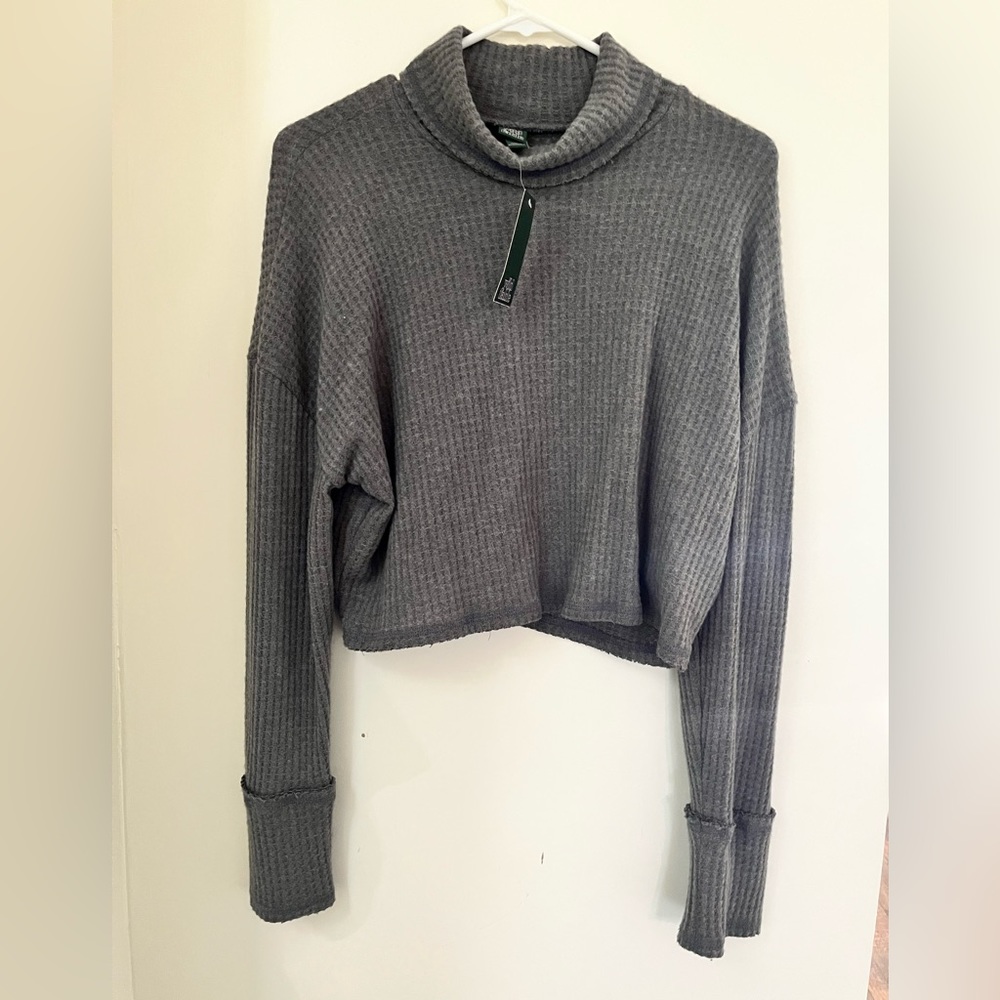 Great turtle neck cropped long sleeve